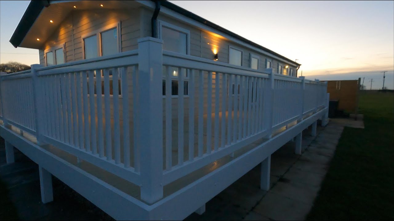 South Cliff Holiday Park, Bridlington, Newer Model 2 Bedroom Luxury Lodge with Hot Tub