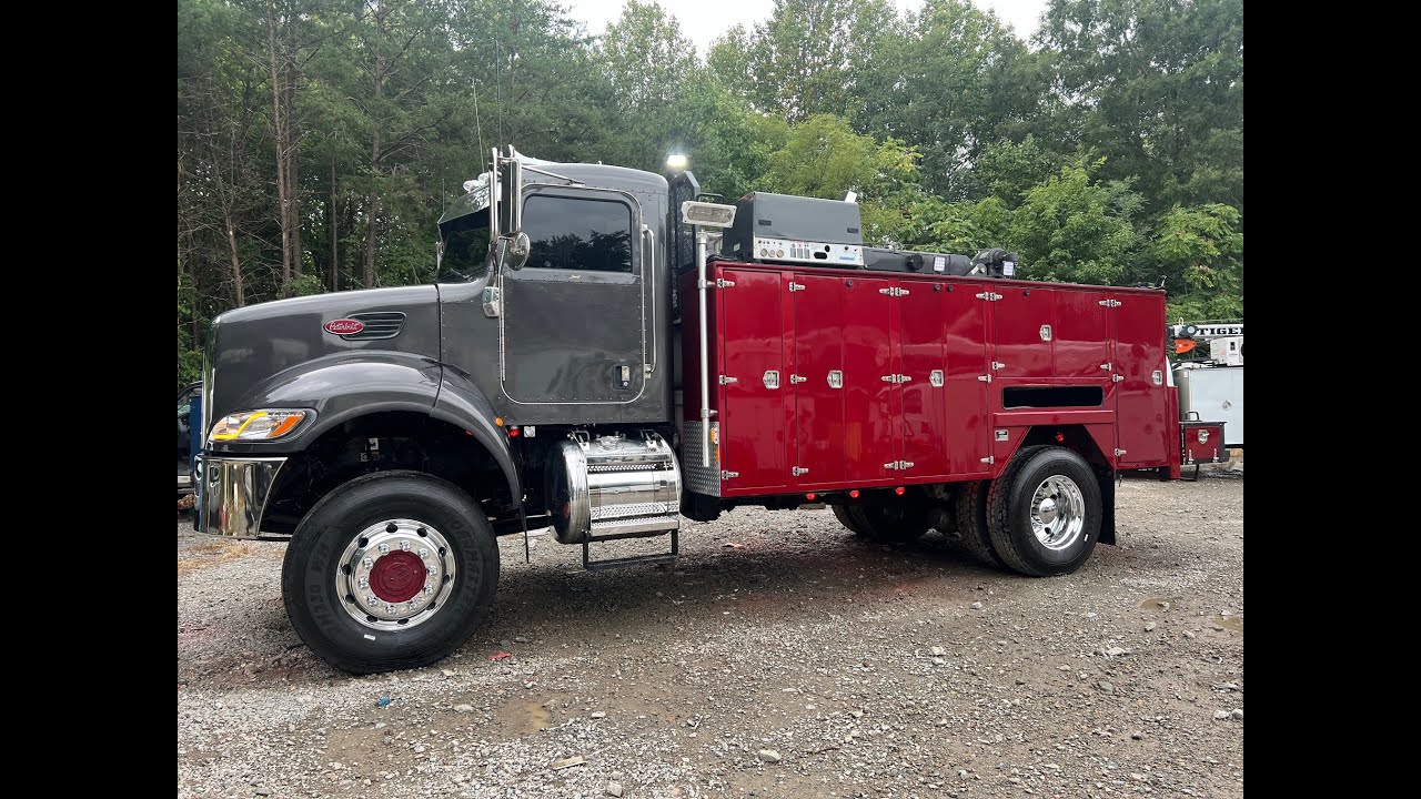 Peterbilt 335 2007 года, полный привод, Cat C7, пробег 120 тыс. миль. 14-футовый кузов CARCO, авт...