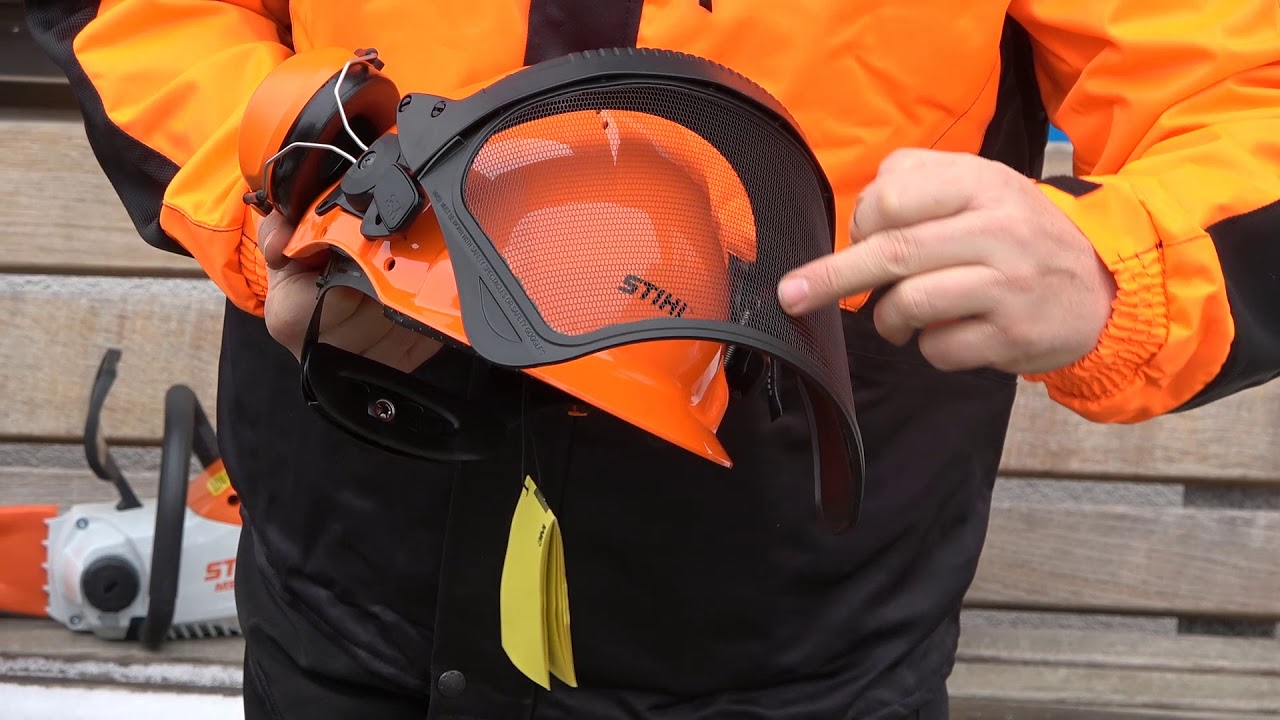 Stihl Forsthelm Dynamic Extrem der gehört auch zur (PSA) Persönliche-Schutz-Ausrüstung