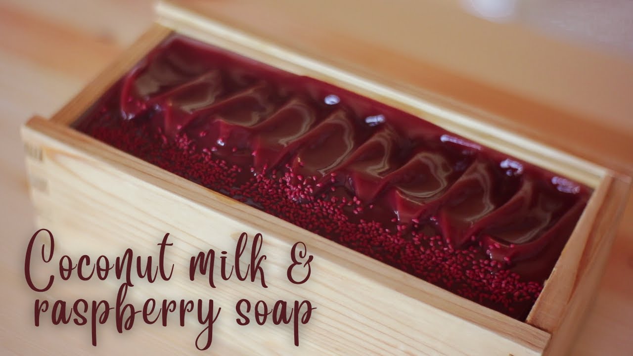 Coconut milk & raspberry soap 🥥🧼 Naturally colored soap with fresh ingredients