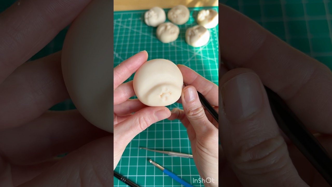 How to sculpt fondant mouth and lips 👄