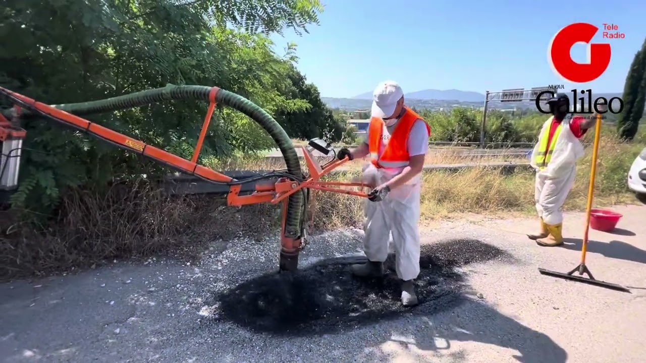 Terni: Ecco come funziona l’innovativo macchinario tappabuche stradali comprato da Bandecchi