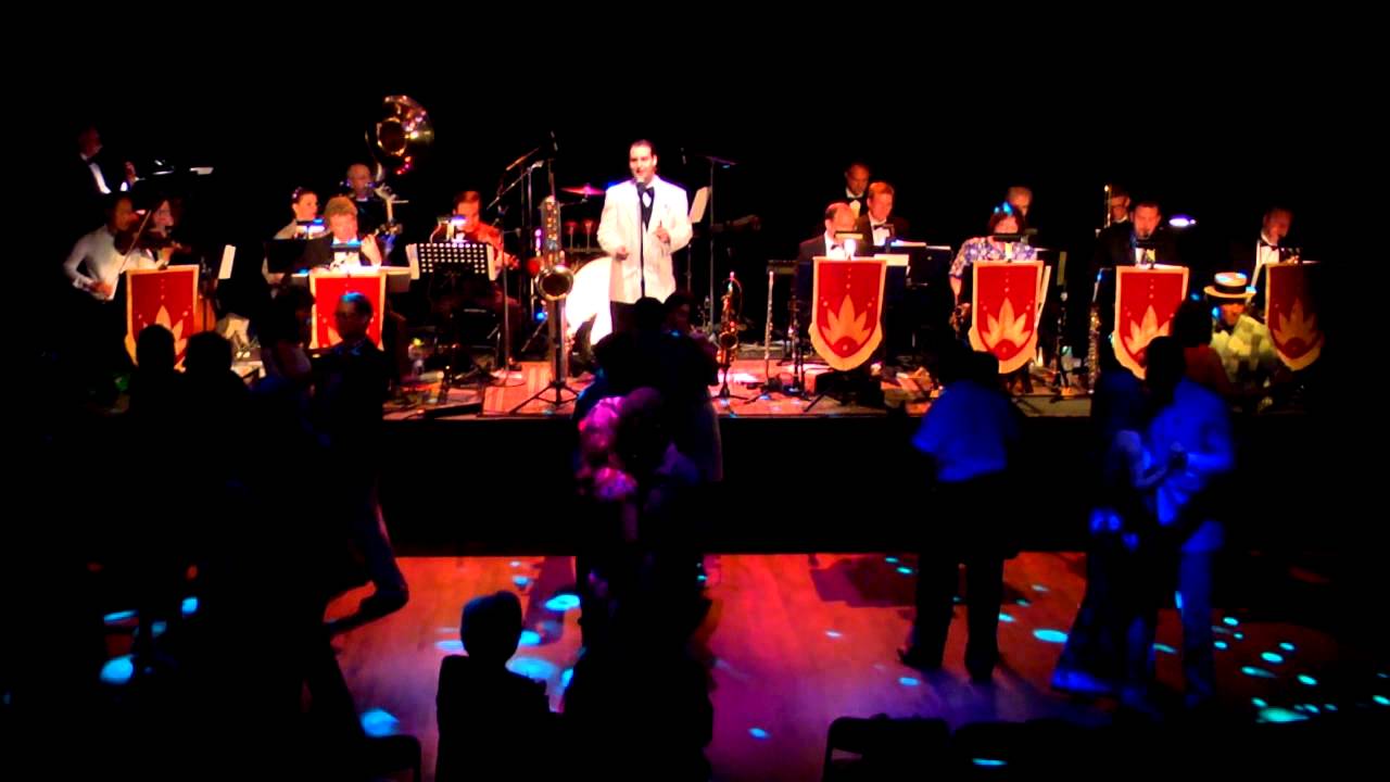 Midnight, The Stars and You performed by the Singapore Slingers