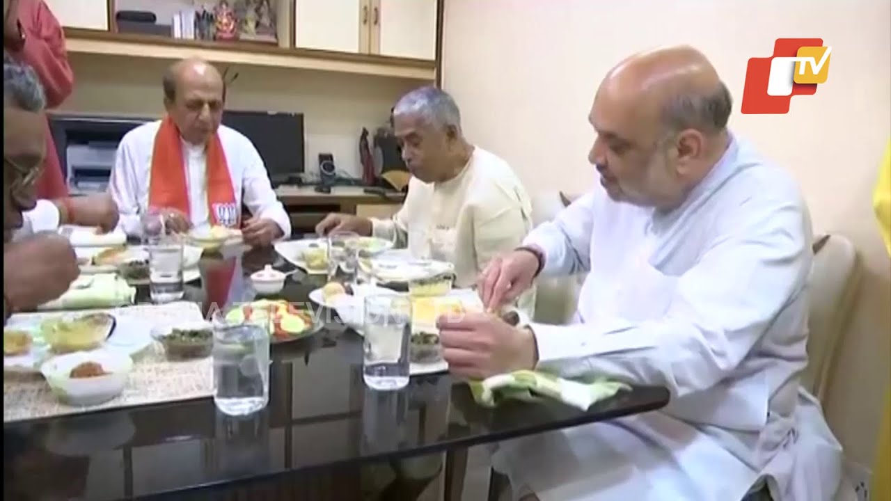 Union Min Amit Shah Eats Lunch At Home Of Founding Member Of Bengal BJP