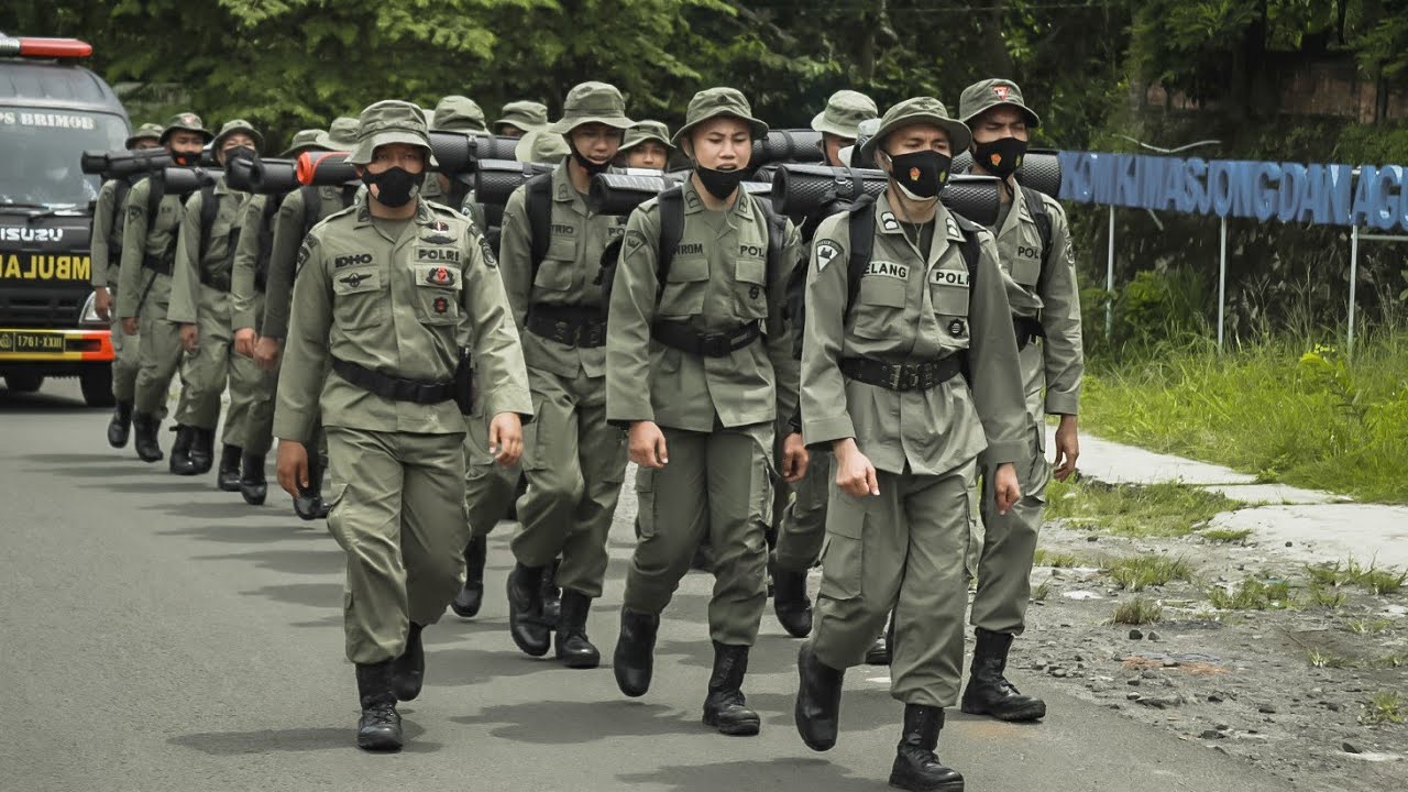 Brimob Telusuri Kampung , Ada Apa?