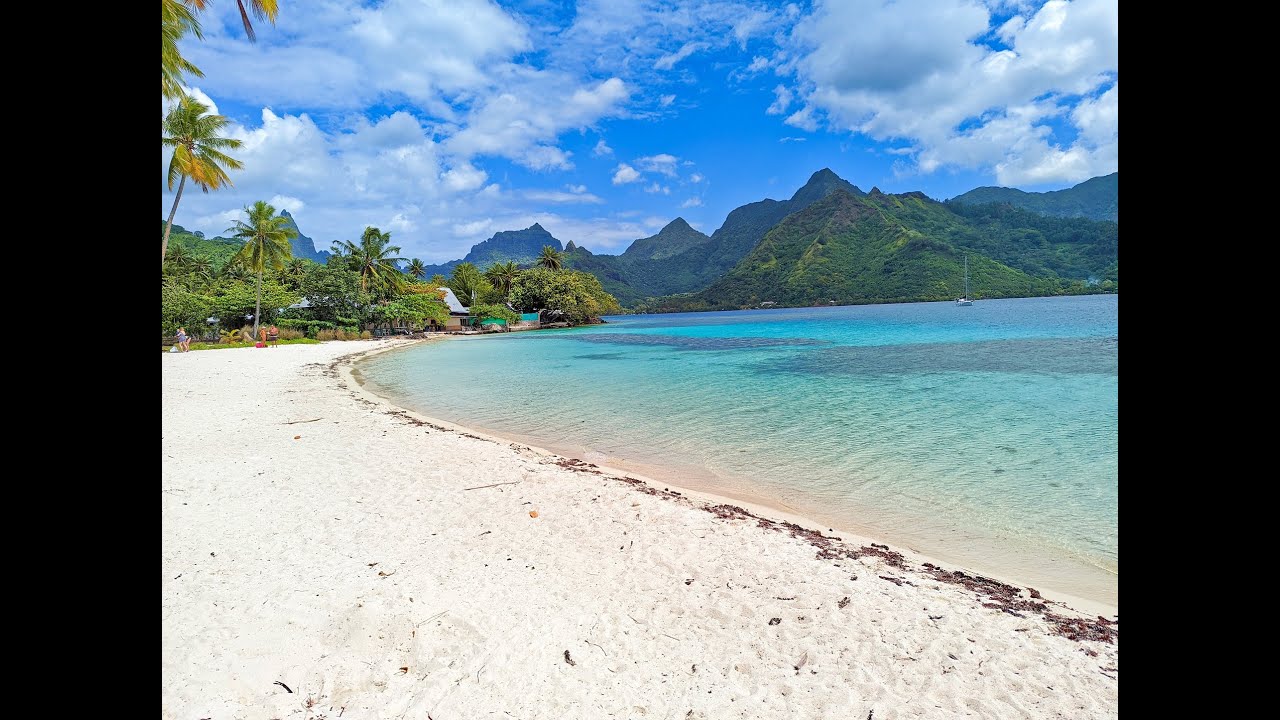 Taahiamanu Beach - one of the best beaches in Moorea with good swimming and snorkeling