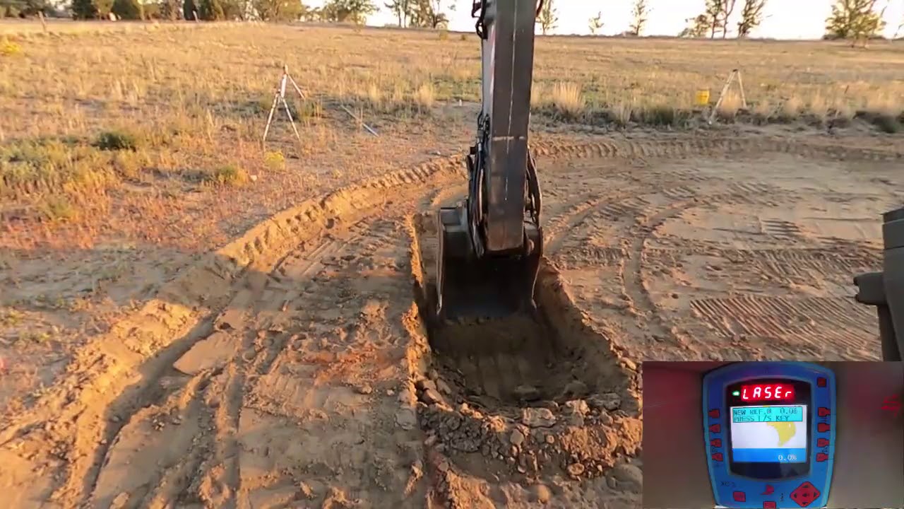 Excavator Tek: Leica iCON ixE2 automatic grade control system for excavators digging stepped ftgs
