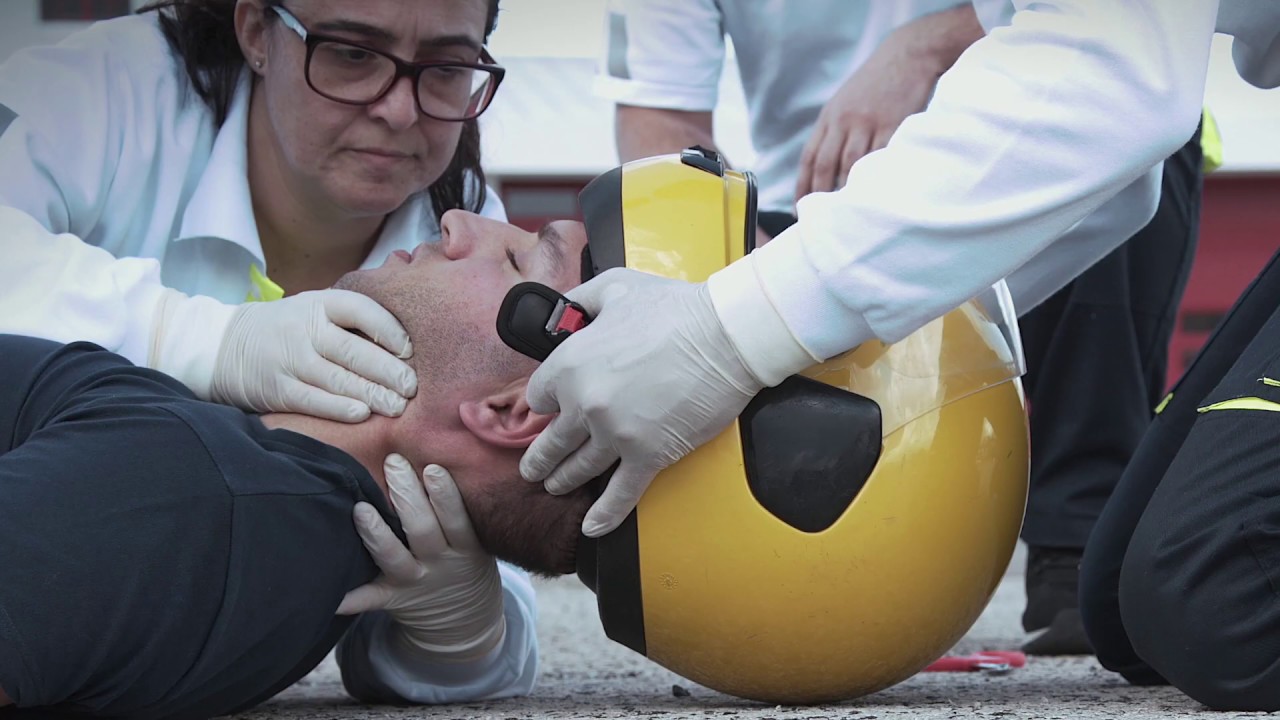 12. Remoção do capacete