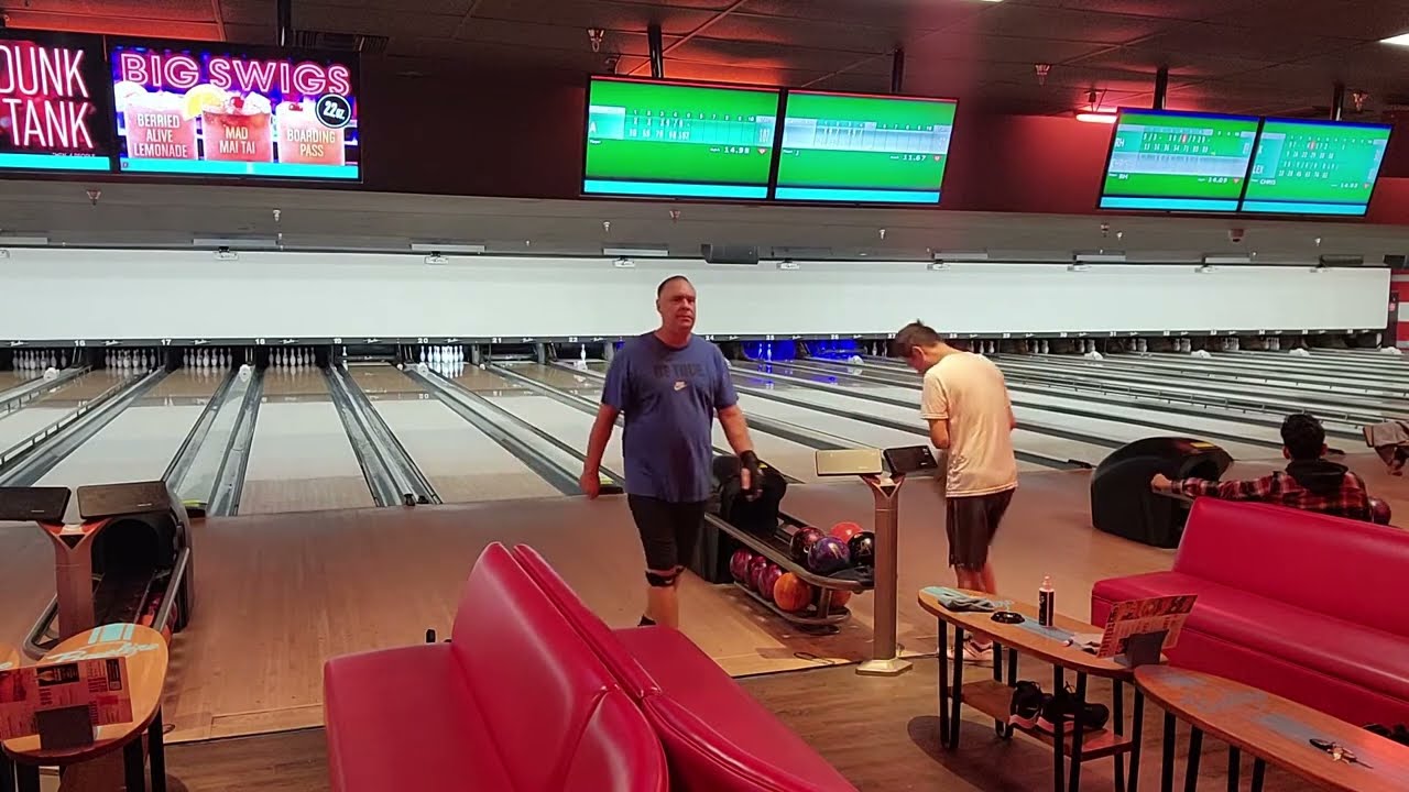 DJ Dundee LA Bowls a 245 Scratch Bowlero Lanes Montebello CA
