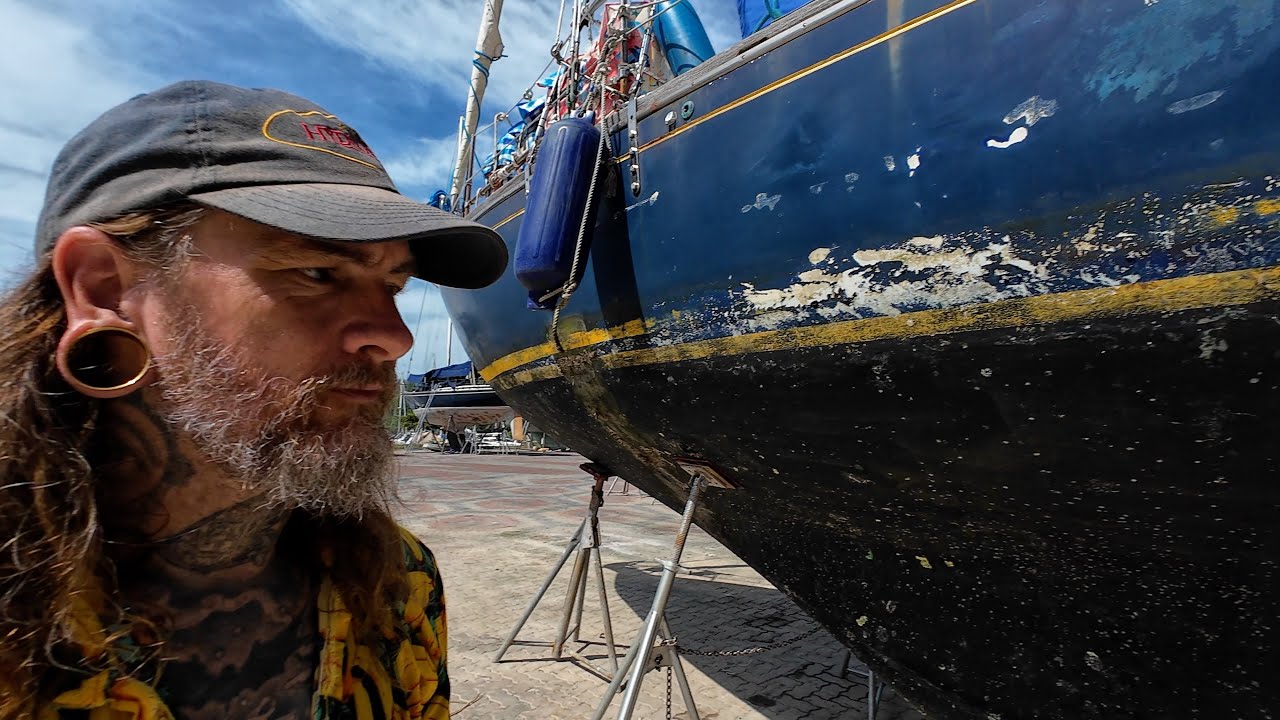 Подъем судна Triteia на верфи Rebak Marina Boatyard — начало модернизации в Малайзии.