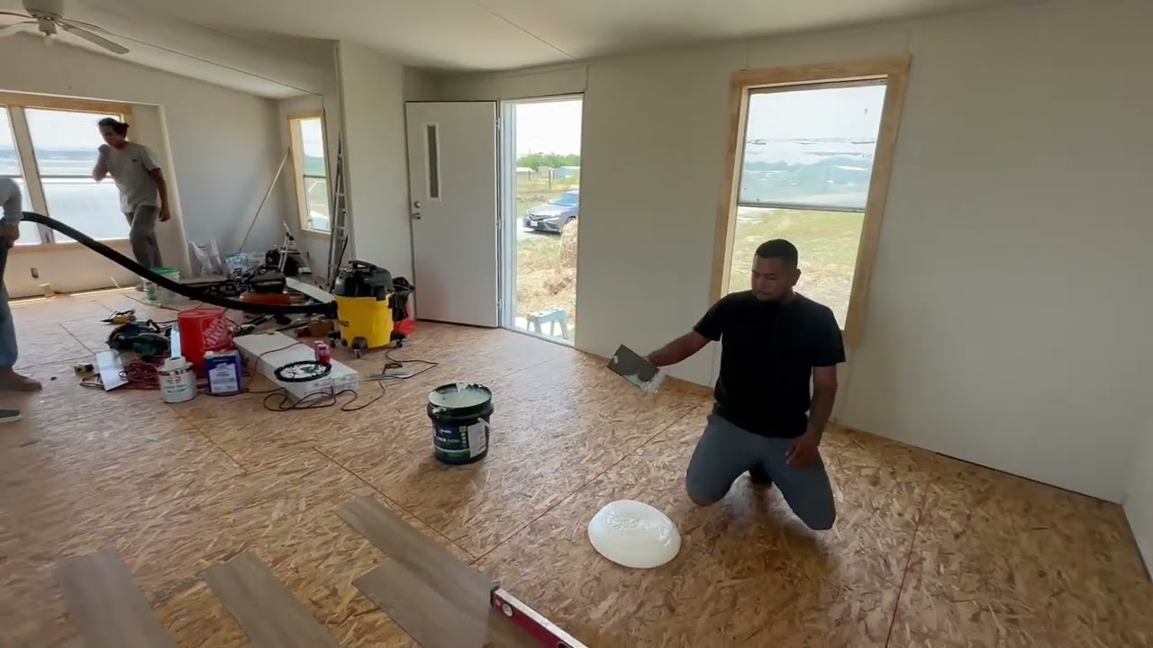 Como INSTALAR PISO laminado PLANK o GLUE DOWN - LAGUNERO