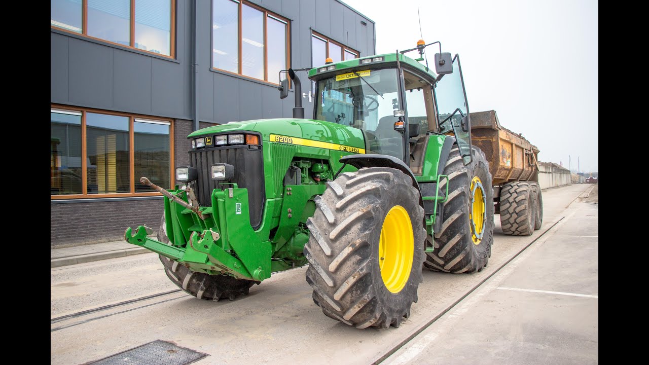 John Deere 8200