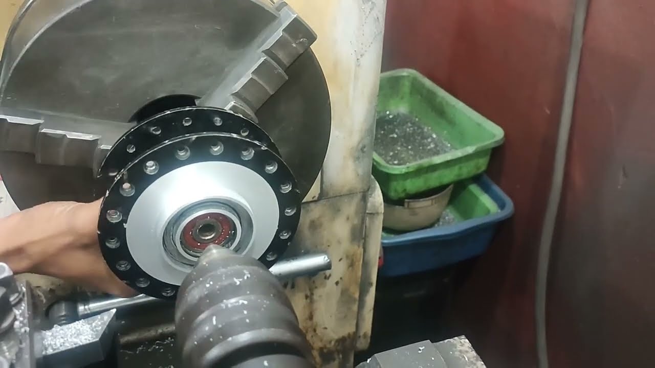 membuat dudukan piringan rem double disc  pada roda depan