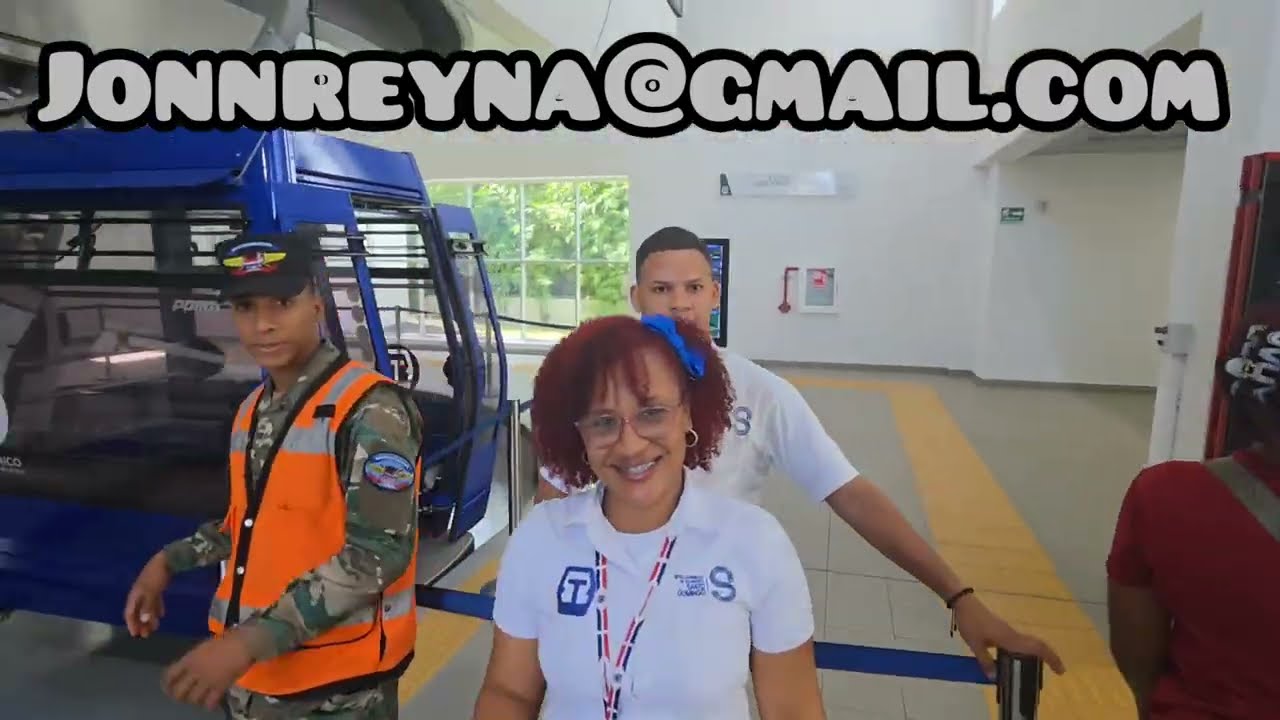 Queen 👸🏼 Elizabeth in the Cable 🚠 Car from Los Alcarizzos 🌱 Dominican 🇩🇴 Republic