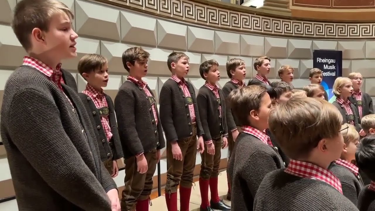 Tölzer Knabenchor: „Jetzt hat sich halt auftan das himmlische Tor“ aus der Alpenländischen Weihnacht