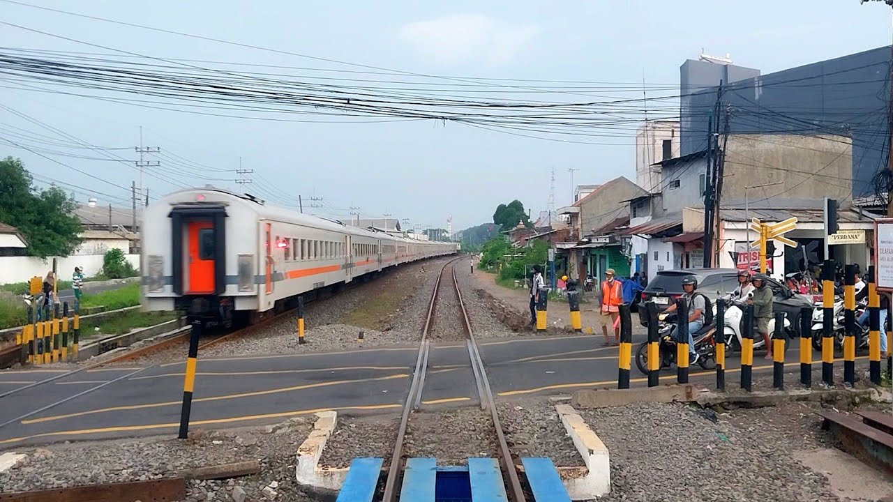 BACKRIDE BY TRAIN | Stasiun Sidoarjo - Stasiun Wonokromo SURABAYA