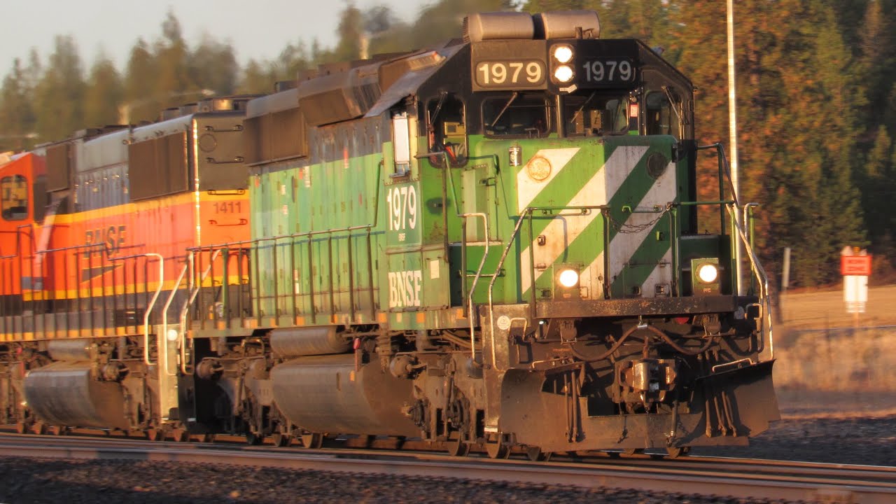 BN SD40-2 leads the Sandpoint Turn in Hauser ID