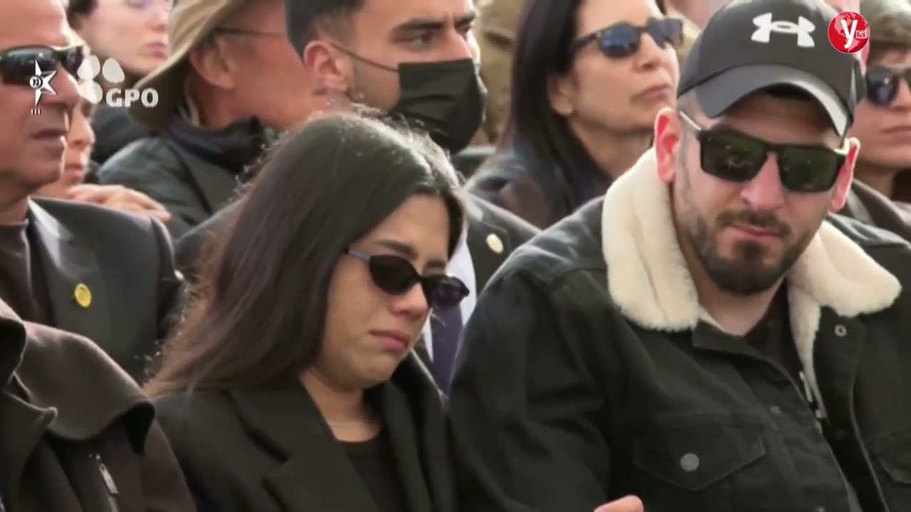 Idan Amedi honors slain hostage Ran Gvili with song at funeral