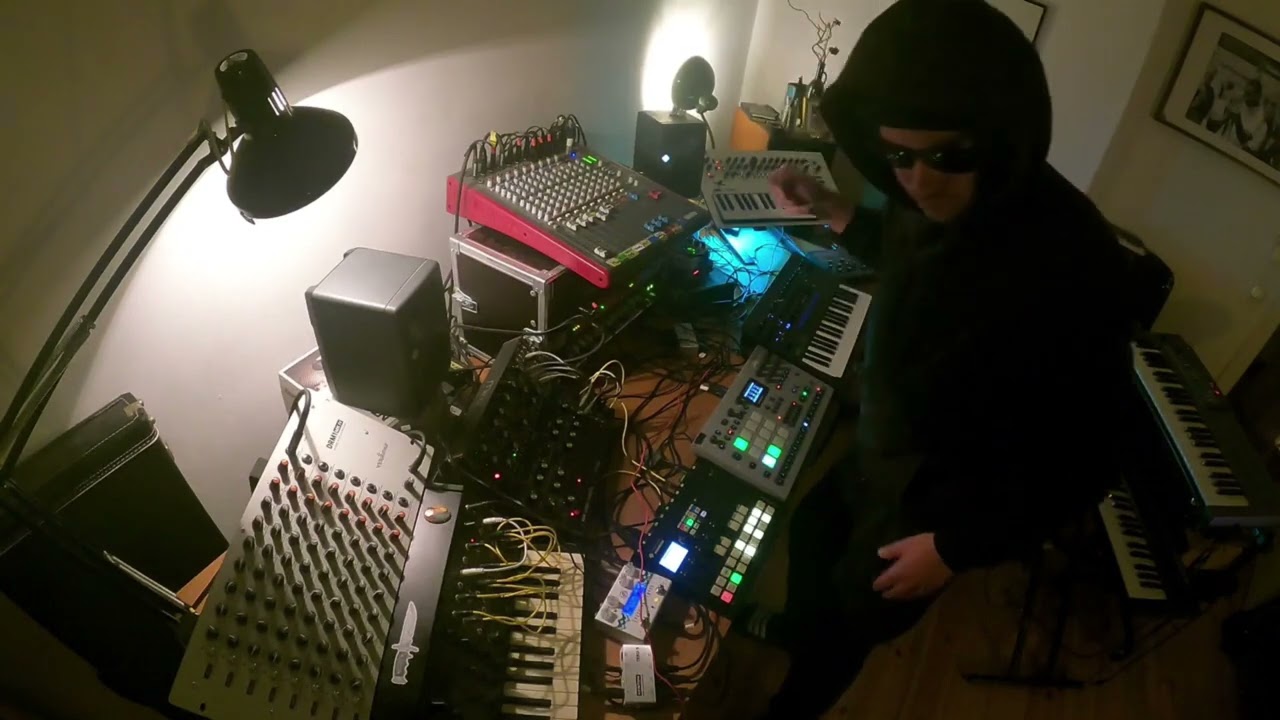 Techno live session with analog syntheziser - no DAW