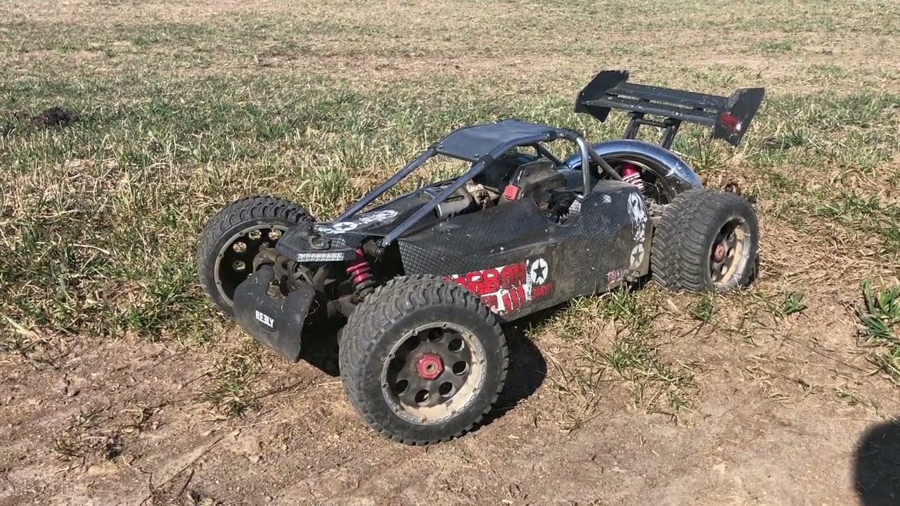 Reely Carbon Fighter 3 Fahrspaß bei 20 Grad auf dem Feld
