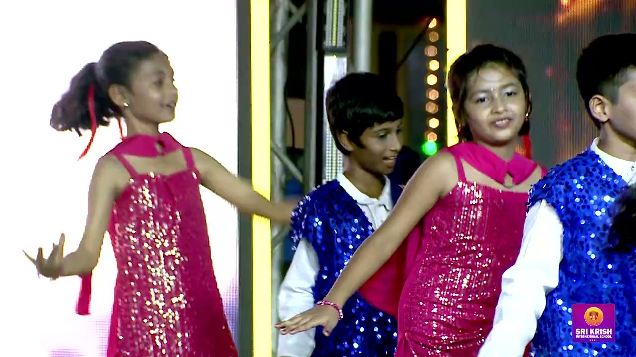 Joy exploded on stage with every step and smile! 🌟💃