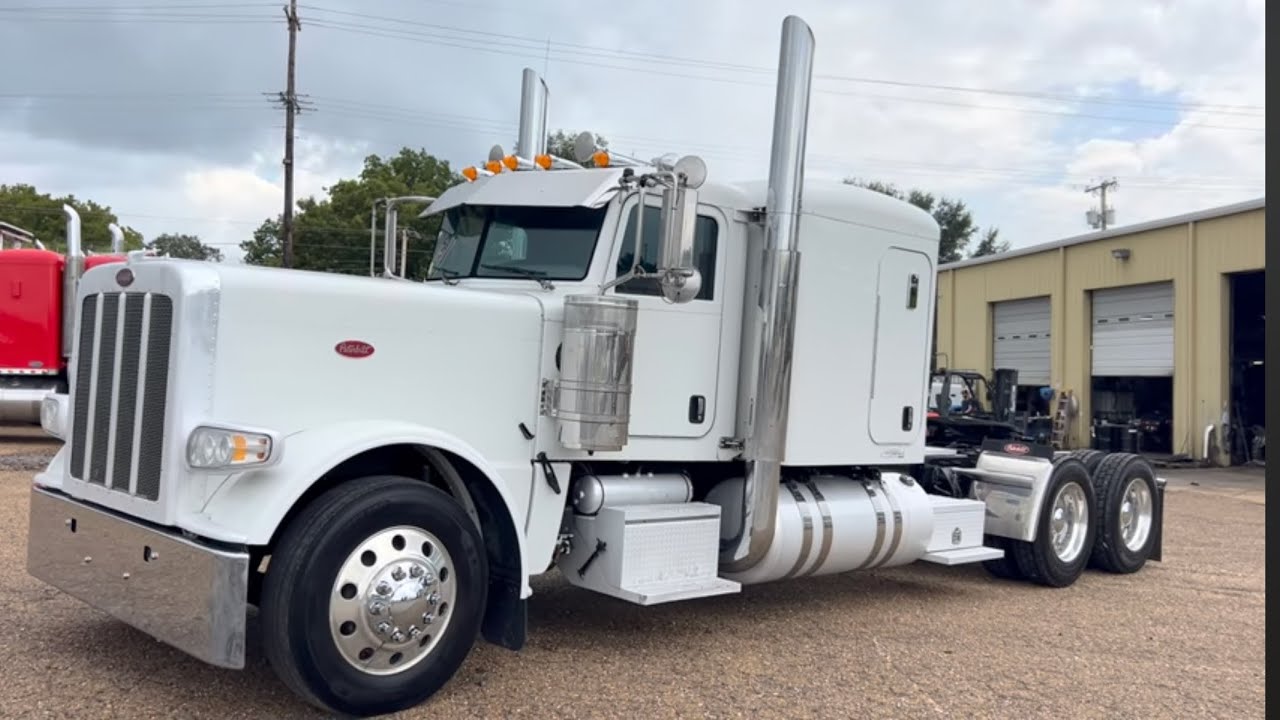 2014 Peterbilt 389 Glider Kit Flat Top with 100k Miles on Overhaul! 13 speed & 3.55’s!