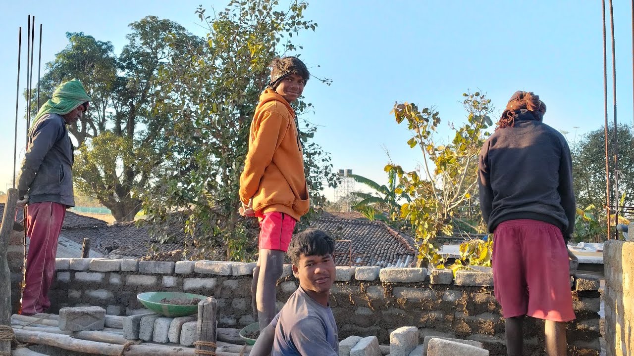 रोशन दान लग गया और नया कॉलम गड्ढा खोदा गया 