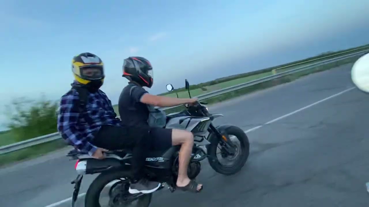Куда то еду на Yamaha YBR