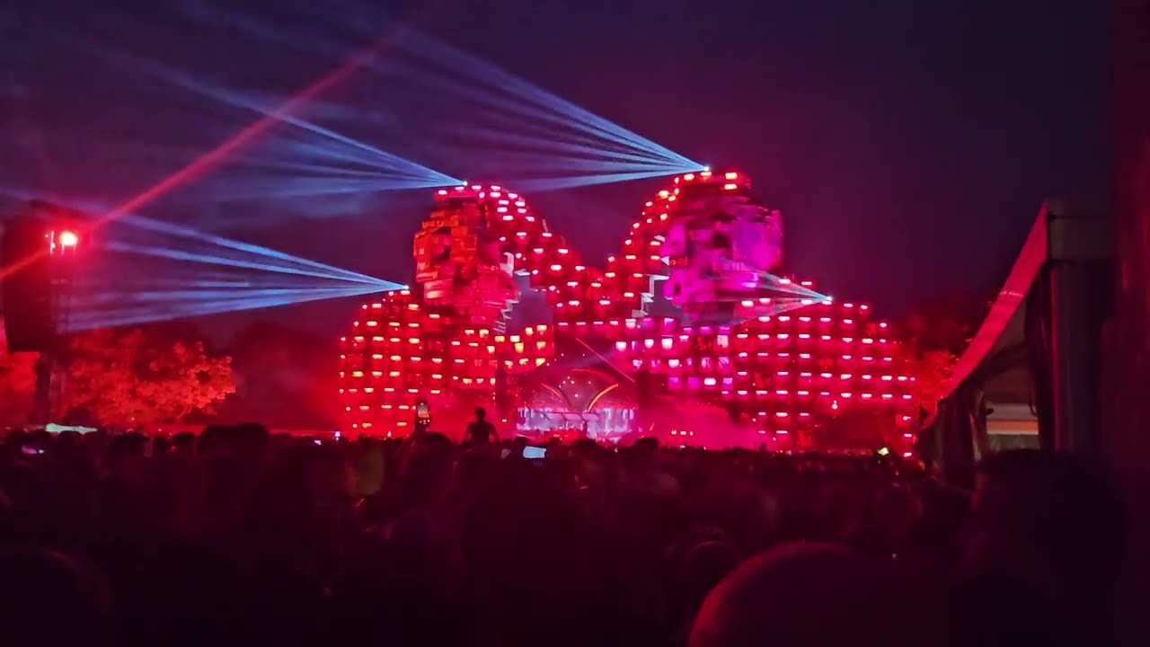 SUPREME TEAM DOMINATOR 2025 20 YEARS OF DOMINATOR
