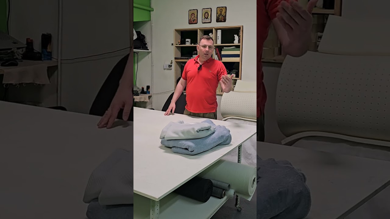 Пружинный или поролоновый,а может латексный матрас...