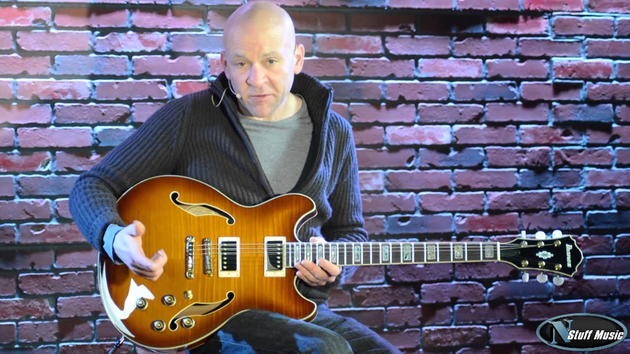 Электрогитара Ibanez AS93 Artcore с полуакустическим корпусом