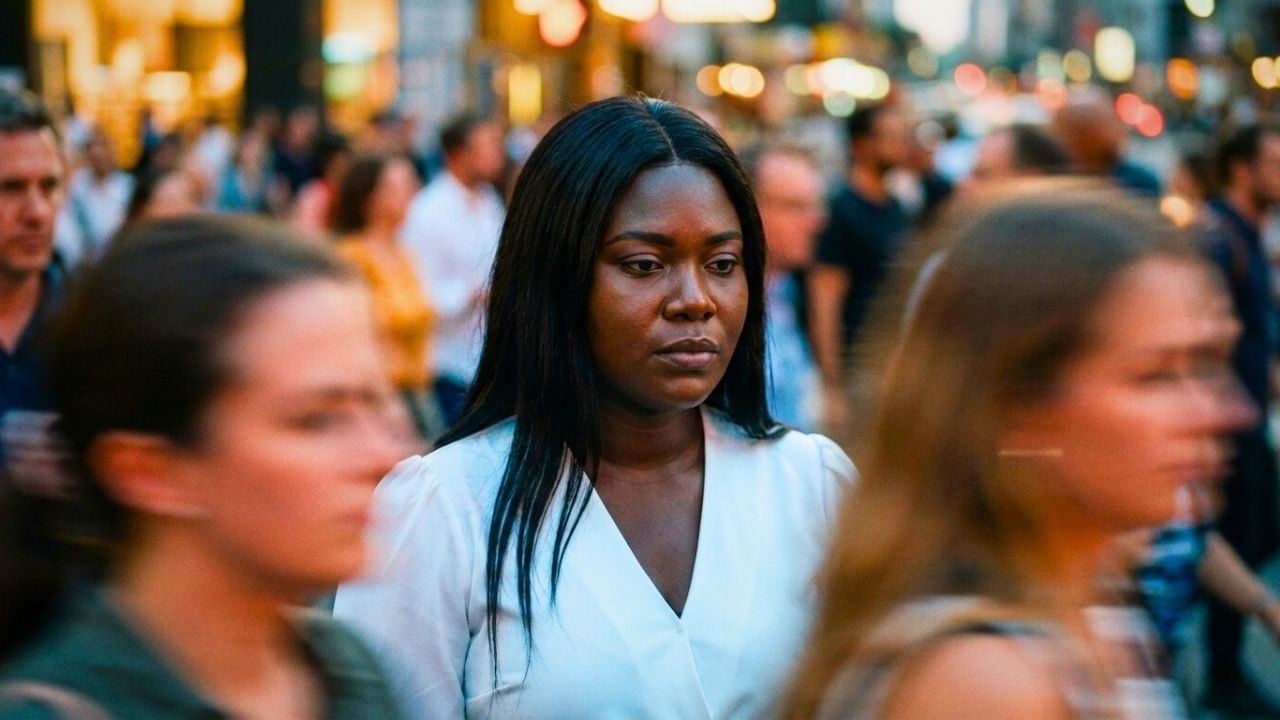 Para Quem Se Sente Vazio Mesmo Cercado de Gente – (Louvor de Acolhimento)