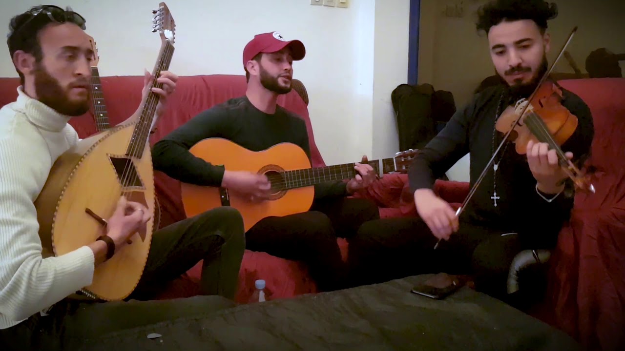 Djilali toumert interprète une chanson de tarek ait Manguellat