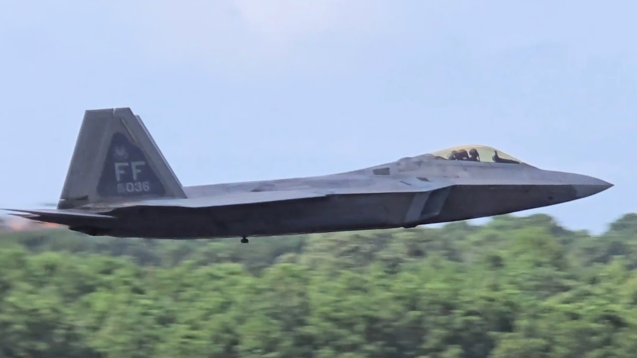 USAF F-22A RAPTOR Airshow Demonstration