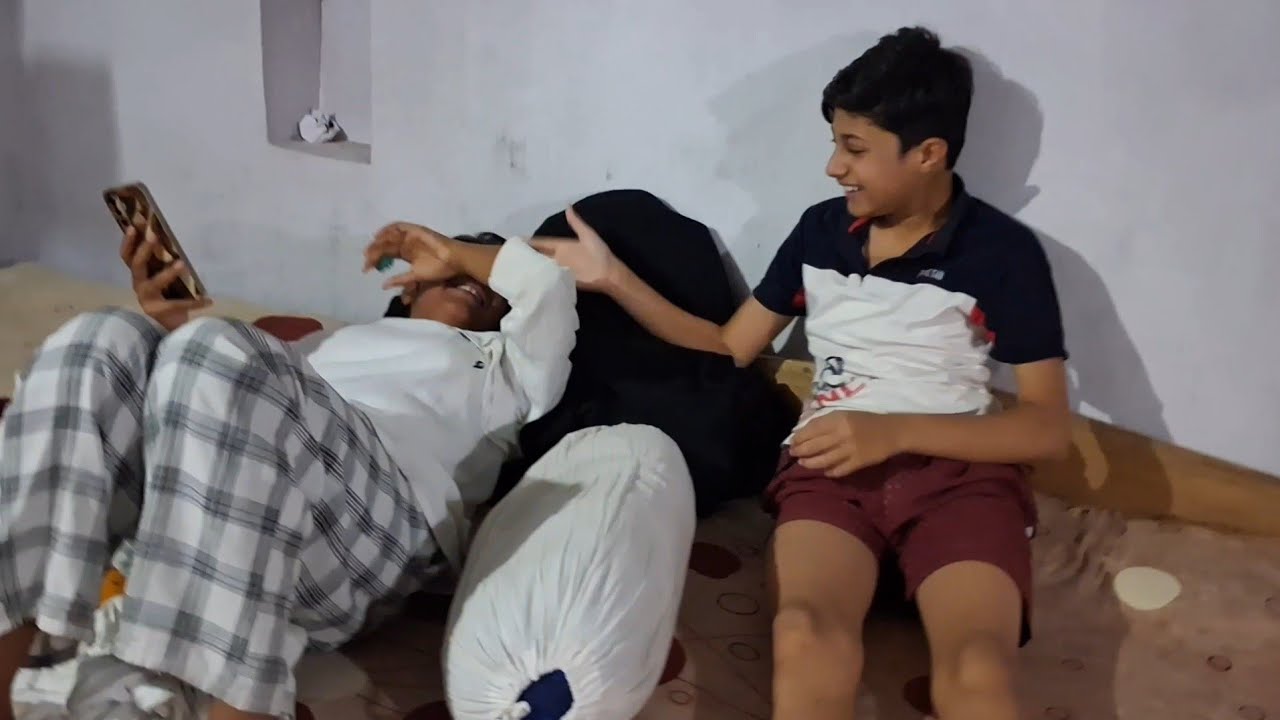 Ye Roo Kyu Rahi Hain?