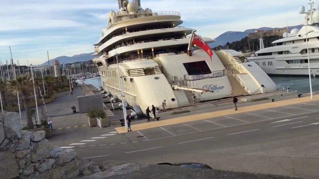 DILBAR yacht full maneuver in FAST MOTION !
