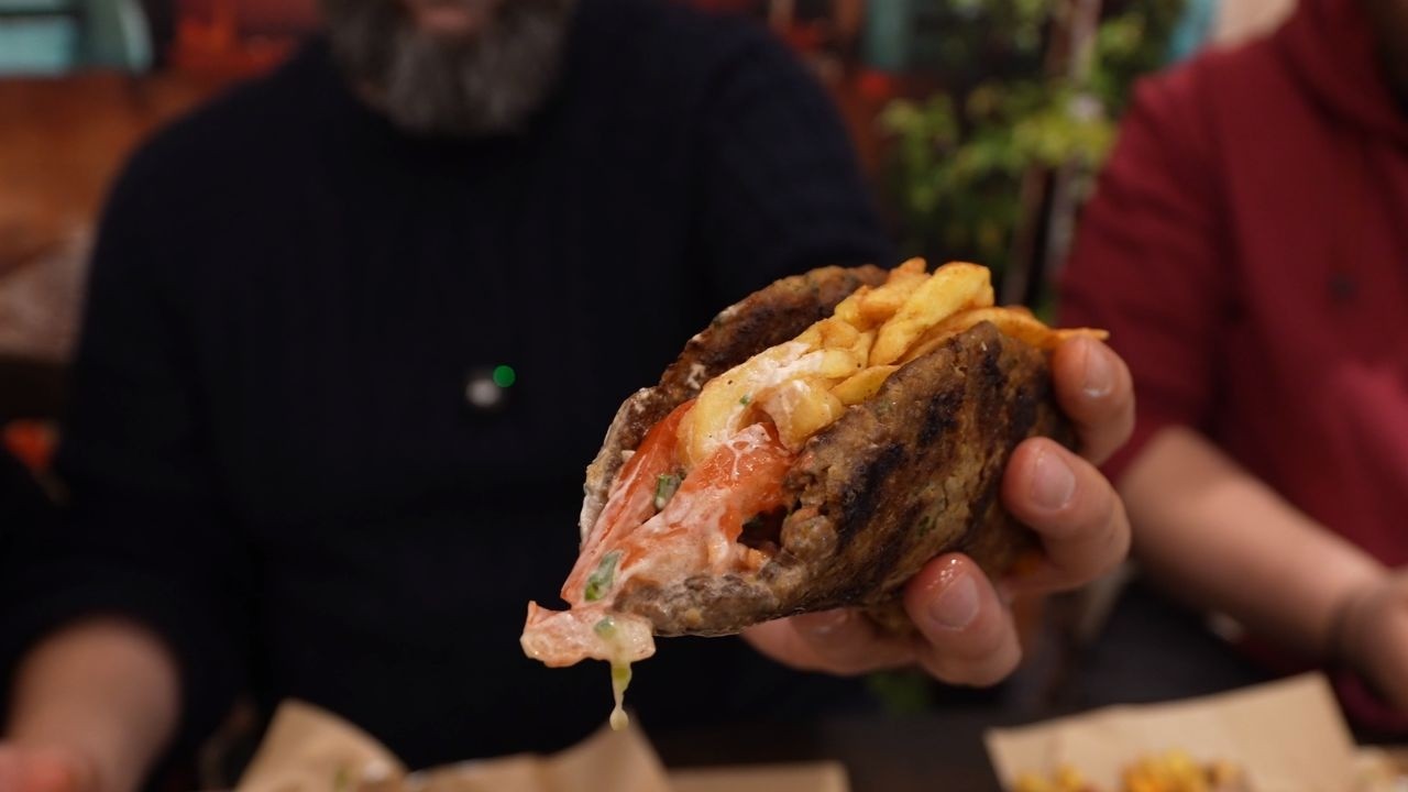 Σουβλάκι με πίτα απο μπιφτέκι