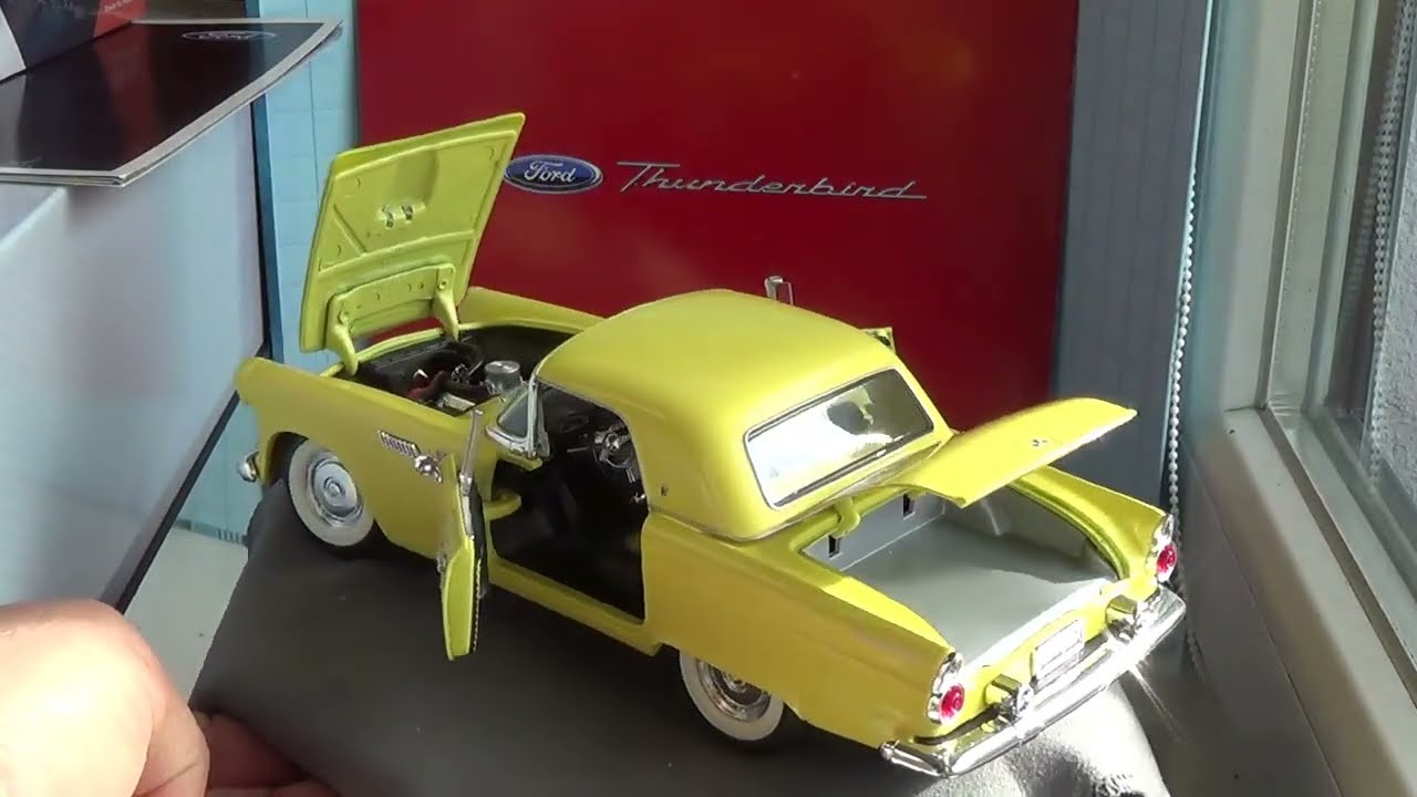 Ford Thunderbird - Road Signature 1:18