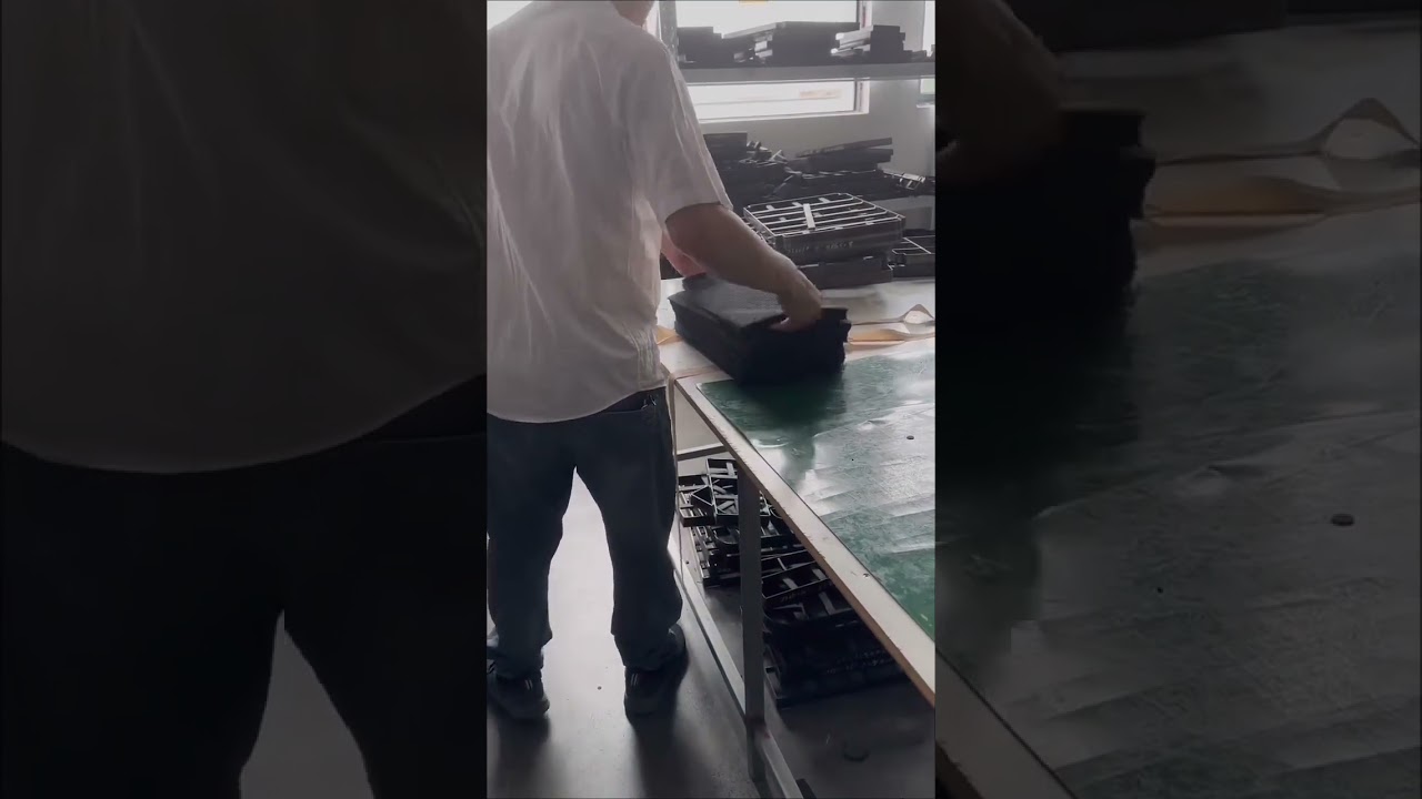 Mesh lining production process of the luggage