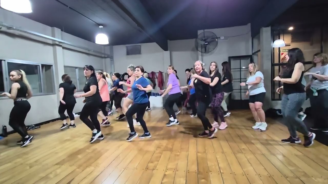 🎶🎵Volví a nacer #Zumba 💖