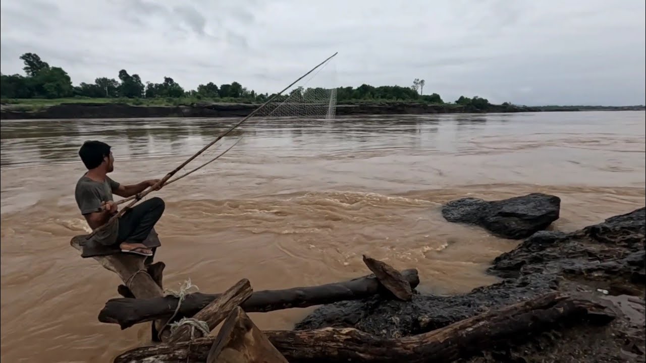 ຊາວບ້ານສອງຝັງຂອງຕັກສ້ອນປາ//ชาวบ้านสองฝั่งโขงตักส้อนปลา Dong Una
