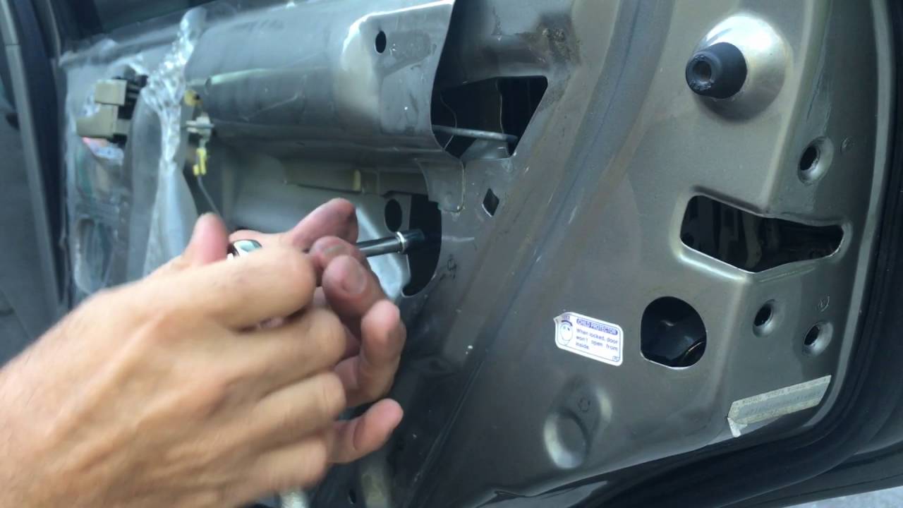 How To Replace Rear Door Handle on 1997-2001 Toyota Camry