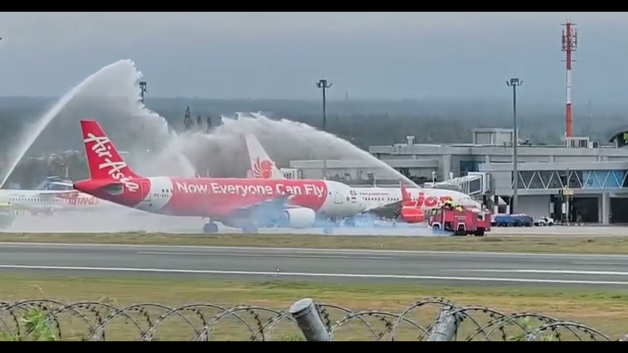 Landing Perdana Air Asia QZ 737 PK-AZL Airbus A320-200 Rute Makassar-Palu (UPG-PLW).