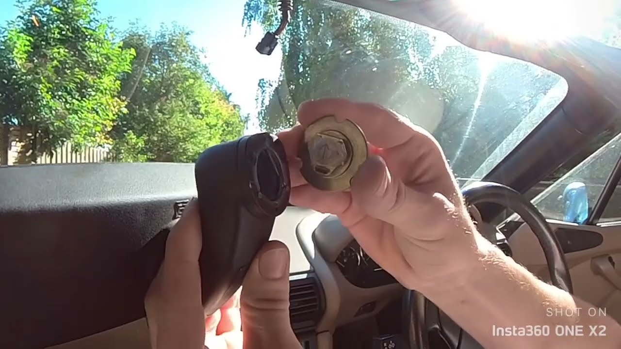 Rear view mirror install/remove - BMW Z3