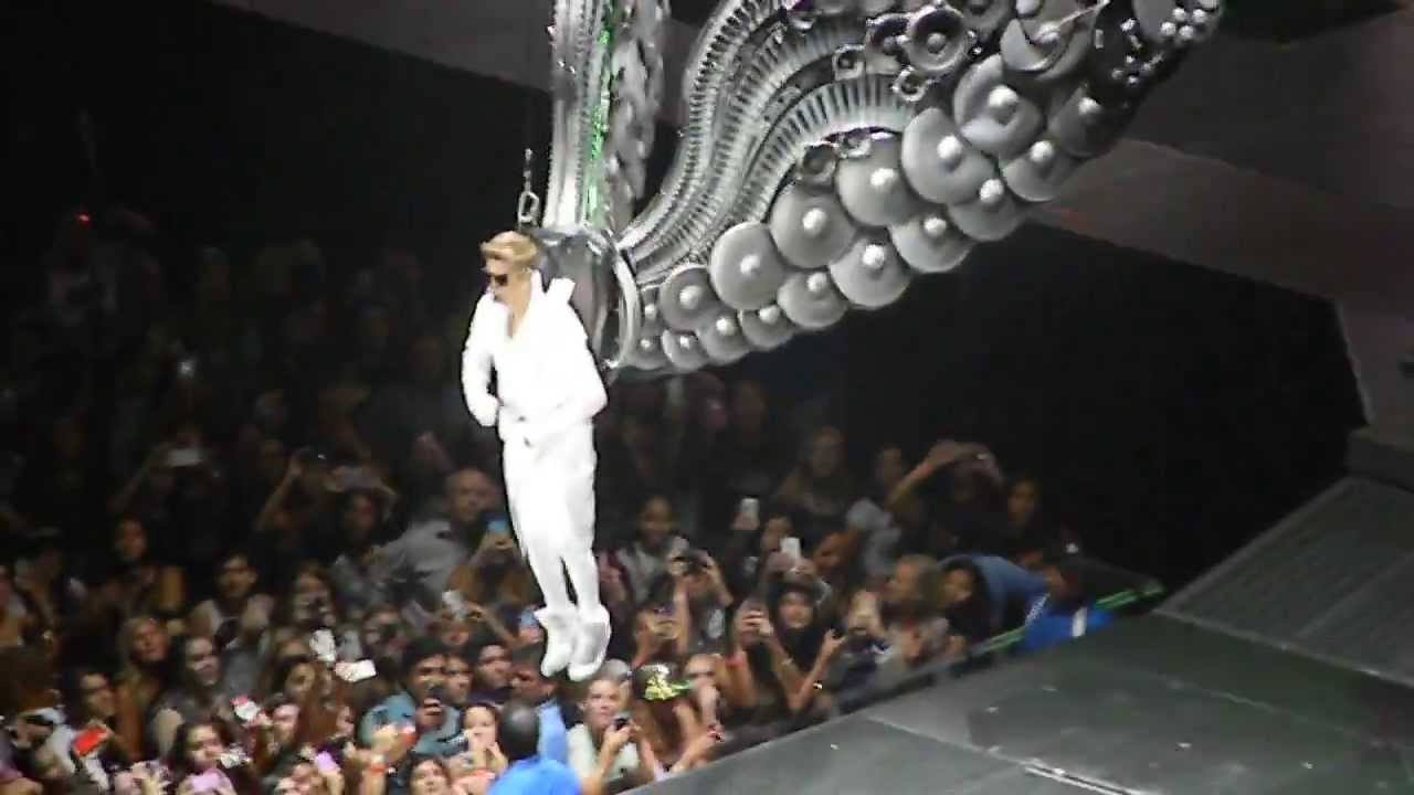 Justin Bieber - Entrance / All Around the World 8/8/13