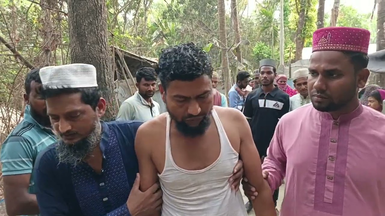 কয়রায় নববধূ মিতু-বোন-দাদীর দাফন সম্পন্ন করে নানীর জানাযায় অংশ নিতে দাকোপের পথে শোকেস্তব্ধ  বাবা-মা