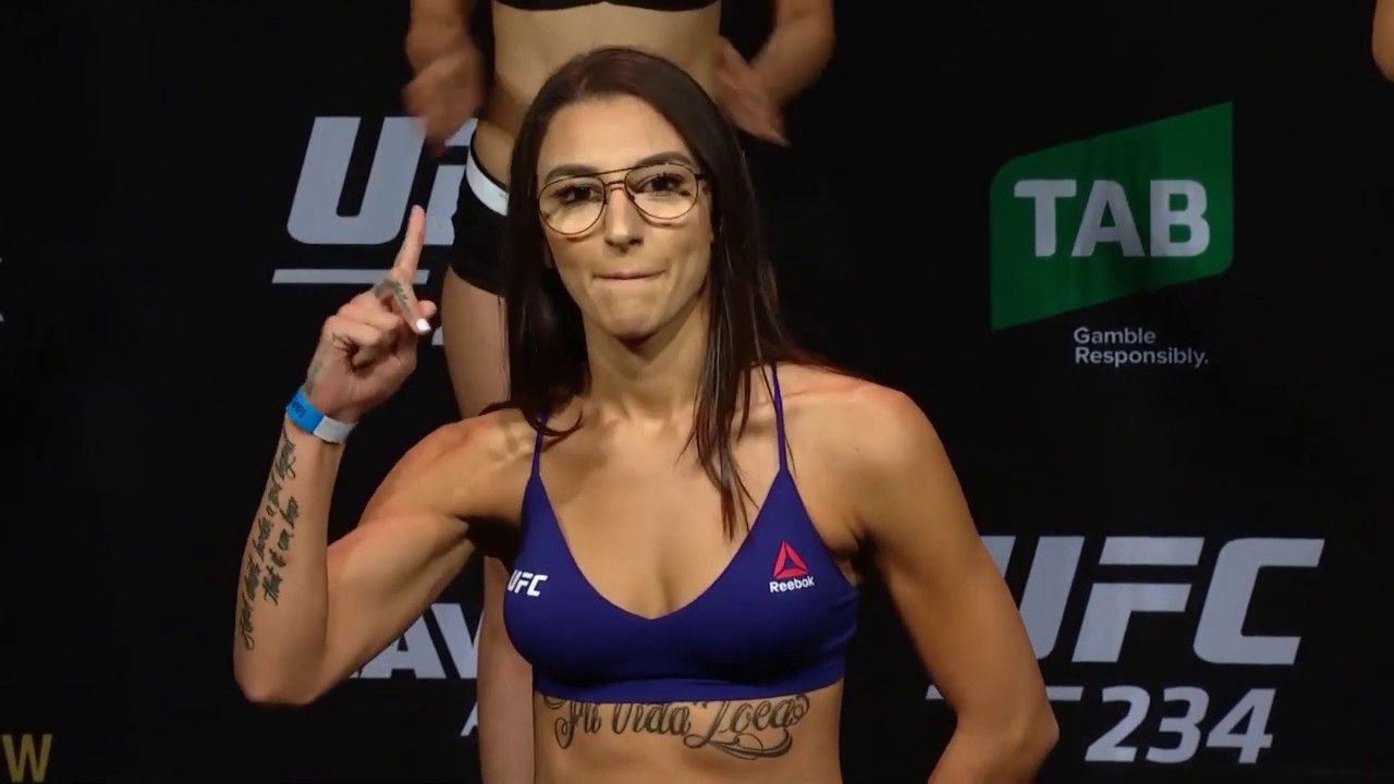 Montana De La Rosa vs. Nadia Kassem - Weigh-in Face-Off - (UFC 234) - /r/WMMA