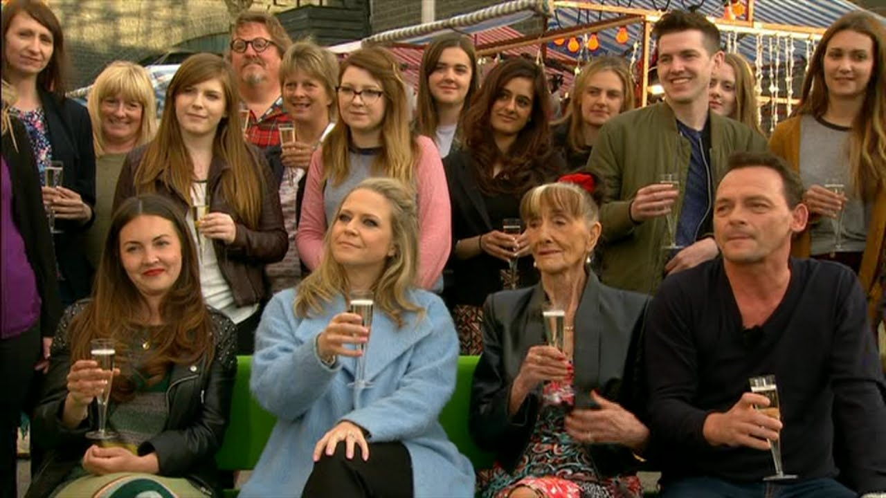 Eastenders Cast Raise a Glass to Peggy Mitchell  Final episode Interview [ with subtitles ]