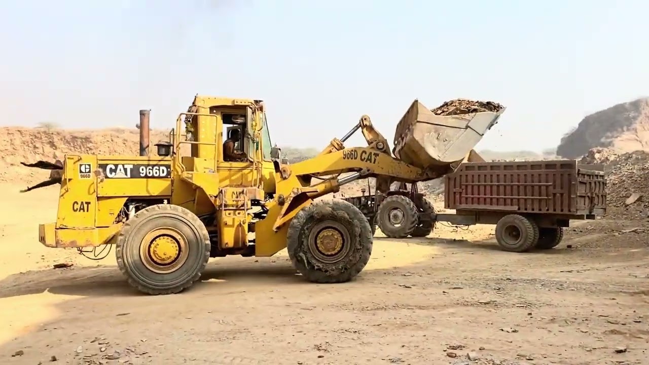 Caterpillar 966D Wheel Loader at Work | Massive Loading ActionCAT 966D Wheel Loader Dumping Material