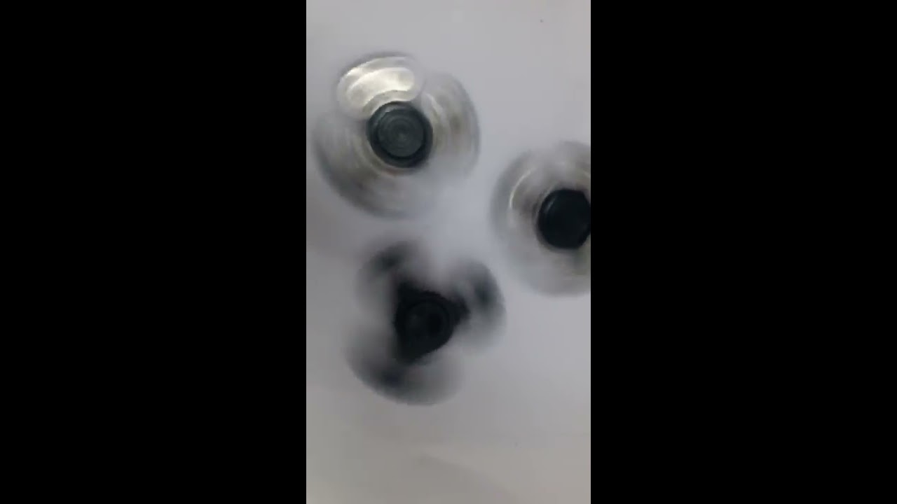Fidget Spinner Tricks With a Professional Fidgeter